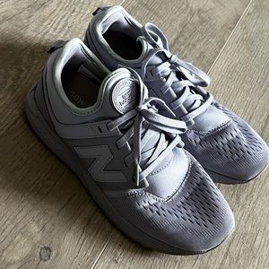 New Balance 247’s size 7.5
